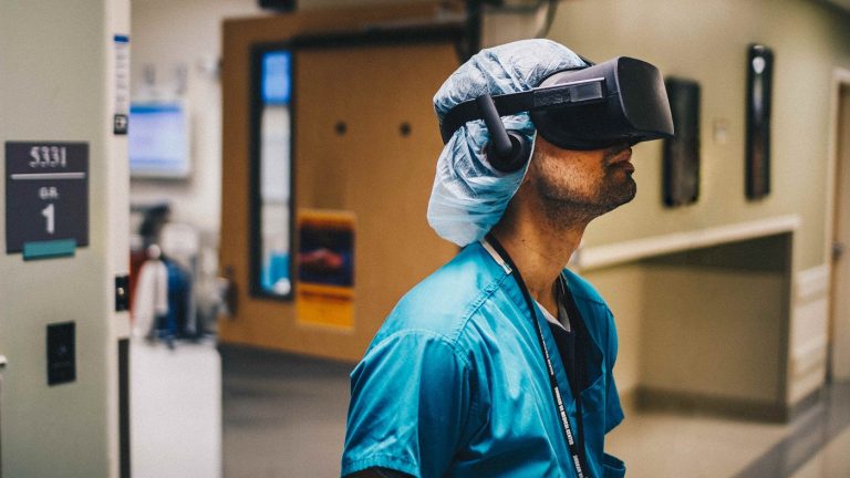 The First Virtual Reality App for Live Operating Room Experiences