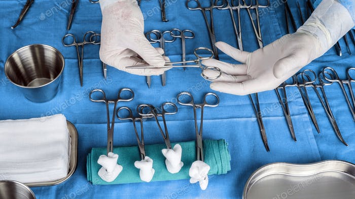 Silent Heroes: The Nurse Who Introduced Gloves to the Operating Room